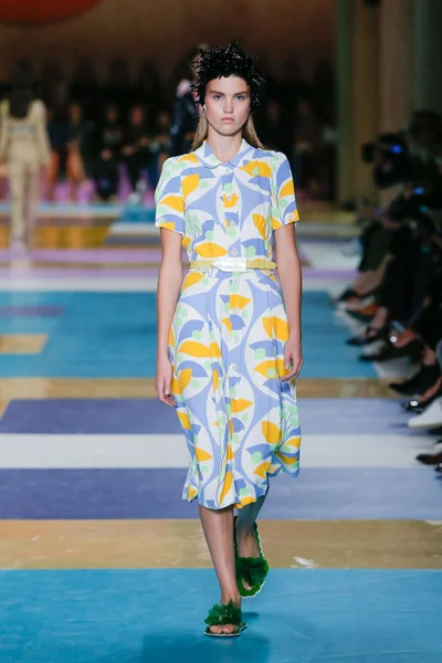 Look 25